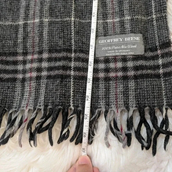 Geoffrey Beene 100% Wool Scarf - Picture 3 of 5